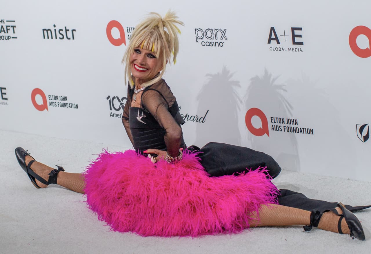 Designer Betsey Johnson takes $7 million SoCal home off the market — Los Angeles Business news