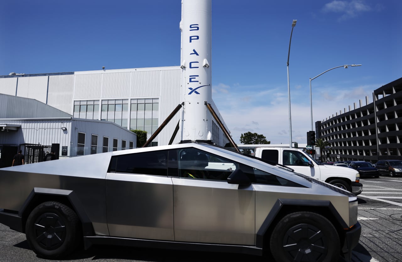 Why investors should be skeptical of a potential Tesla-SpaceX merger — MarketWatch, Los Angeles Business news