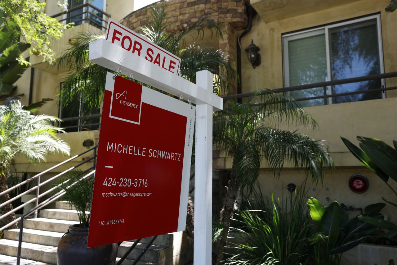 Pending home sales sink to 25-year low as buyers flee high mortgage rates — MarketWatch, Los Angeles Real Estate news