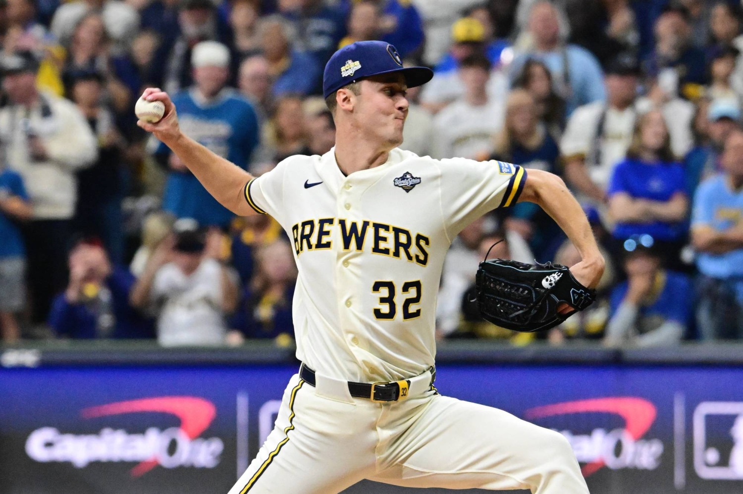  Brewers hold on in ninth to edge Rays in Game 1 of World Series  — Japan Times